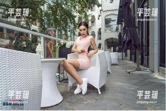 AISS爱丝(钻石版) - 松果儿在《皮衣》里，写真里藏着的那点俏皮。