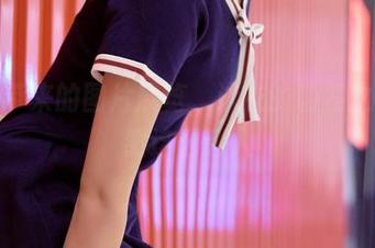 爱丝带来的图片展览，泳衣的勒紧之道竟然这么迷人