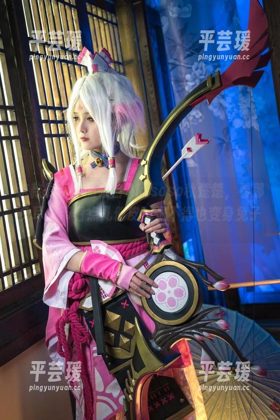 这款最新作品来自Akisoso秋楚楚，看那兔耳，带着点儿俏皮，恨不得也变身兔子。