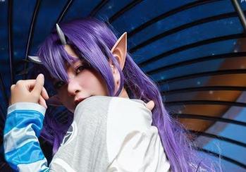 Azami的灰丝套图更新，有种不可言喻的吸引力。