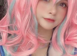 Azami和她的皮衣，最新照片，果然散发着不一样的气息。