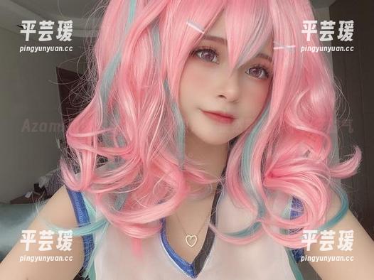 Azami和她的皮衣，最新照片，果然散发着不一样的气息。