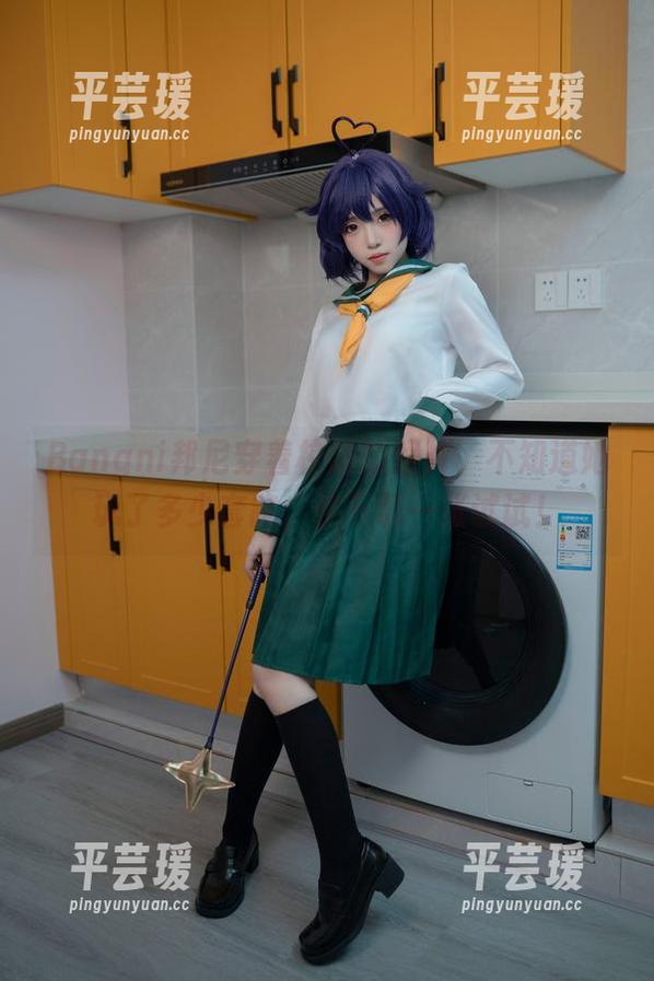 Bangni邦尼穿着校服的照片，不知道她玩了多少套路，快下载一张试试！