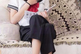 BoBoSocks袜啵啵 – 在稚予的照片中找那条厚红丝：图册里的大胆与小心翼翼