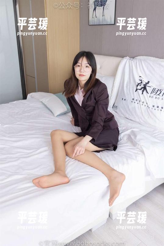 BoBoSocks袜啵啵 - 稚予最新婚纱小礼裙，图片里隐藏了太多“心事”