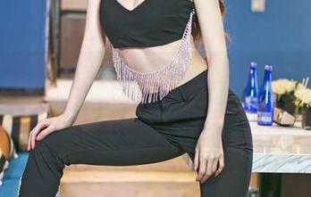 Feilin嗲囡囡 – 白衬衫精华图集：慕羽茜让简单好像也能撩动心弦。