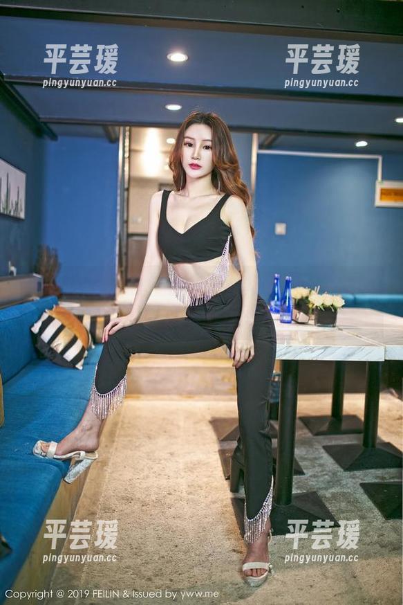 Feilin嗲囡囡 - 白衬衫精华图集：慕羽茜让简单好像也能撩动心弦。