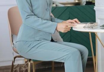 HuaYang花漾 – “心累了？快来下载黄乐然的女仆写真集，女仆安静地做好喜欢的事，带给你欢乐！“