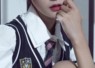 Ligui丽柜 – 黑白写真中的克拉拉，在线啥时候变成调色盘了？