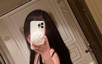 微密圈 – MIYA最新发布日期，照片里这“御姐”一脸成熟，态度却依旧像个小女孩。