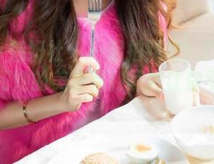 MiStar魅妍社 – 一起拍照吧！FoxYini孟狐狸和她的美脚福利写真让你不再孤单！