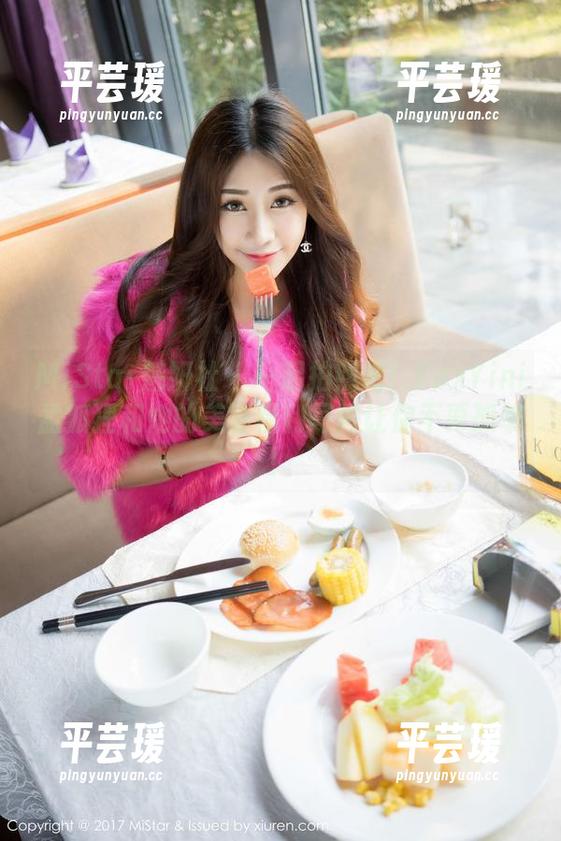 MiStar魅妍社 - 一起拍照吧！FoxYini孟狐狸和她的美脚福利写真让你不再孤单！