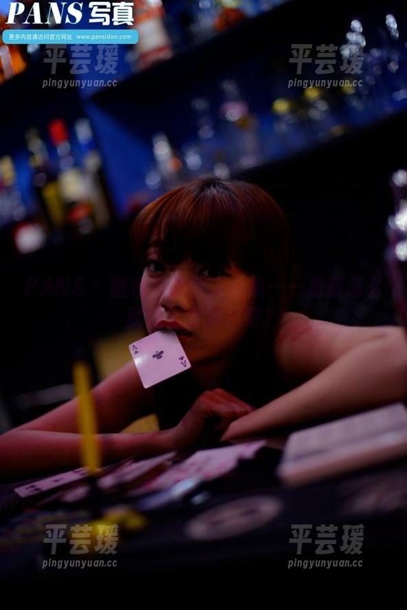 PANS - 图包好到令人心焦——晨晨怎么就这么会穿吊带？