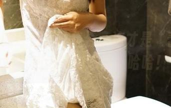 ROSI的红色蕾丝集合：这才是“蕾丝模特”应该有的态度，哈哈！