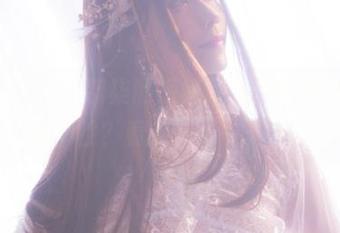 提问：Sakiiii翎柒的短裙写真，究竟是风格还是个性？看完剖析一下吧。