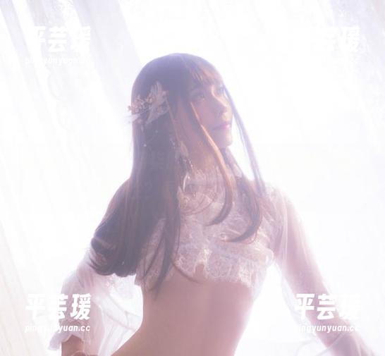 提问：Sakiiii翎柒的短裙写真，究竟是风格还是个性？看完剖析一下吧。