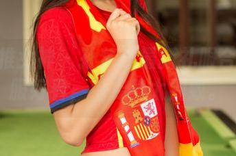 TGOD推女神 – 孙梦瑶最新礼服合集：礼服好看，但姿势太别致。