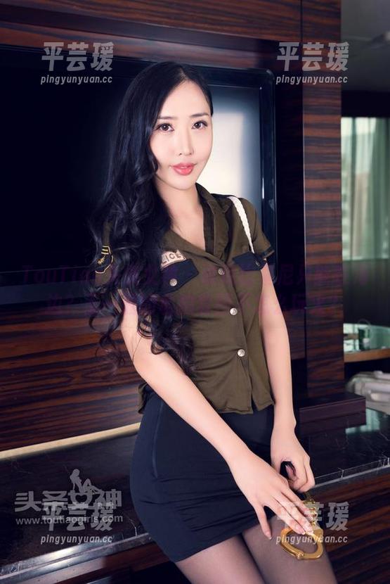 TouTiao头条女神 - 谁说比基尼只能在海边？王一涵的私拍套图不怎么玩火？