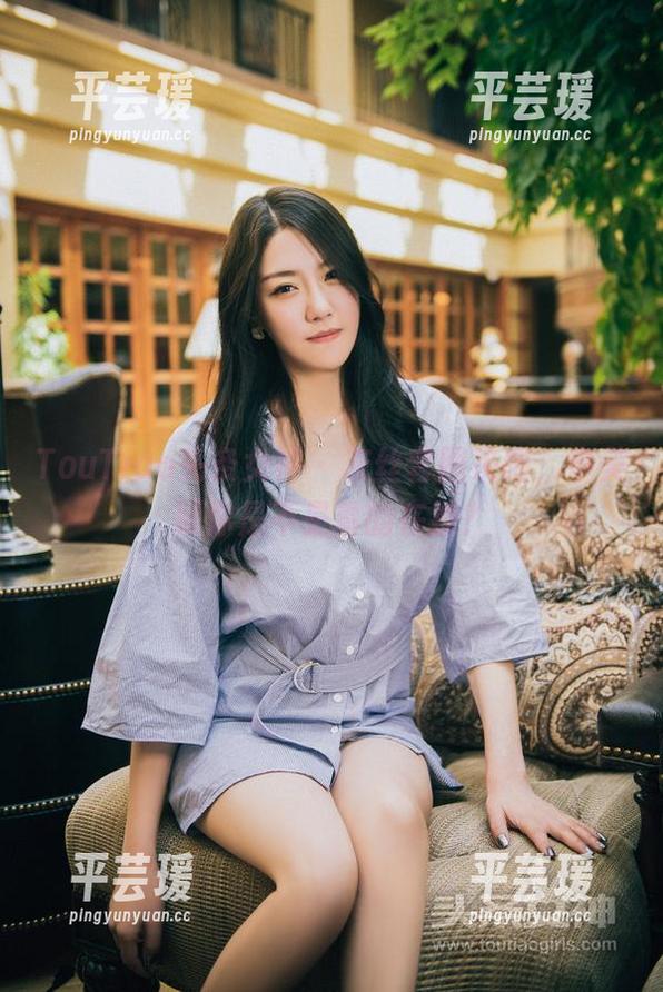 TouTiao头条女神 - 灰丝套图来啦，申美嫣你是不是真的在撩？