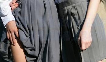 UGirls尤果网 – 想在泳池里见李易童的私拍，图包里满是水珠和无尽的可能。