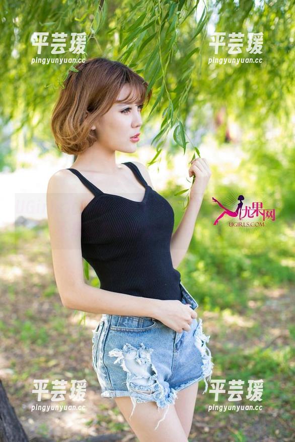 UGirls尤果网 - 赵伊彤的最新礼服秀：是不是该重新定义“优雅”了？