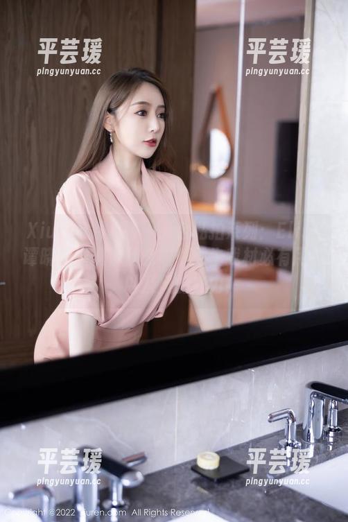 Xiuren秀人网 - 天台私拍系列：Elise谭晓彤展现了什么叫‘天生我材必有用’，以及风的威力！