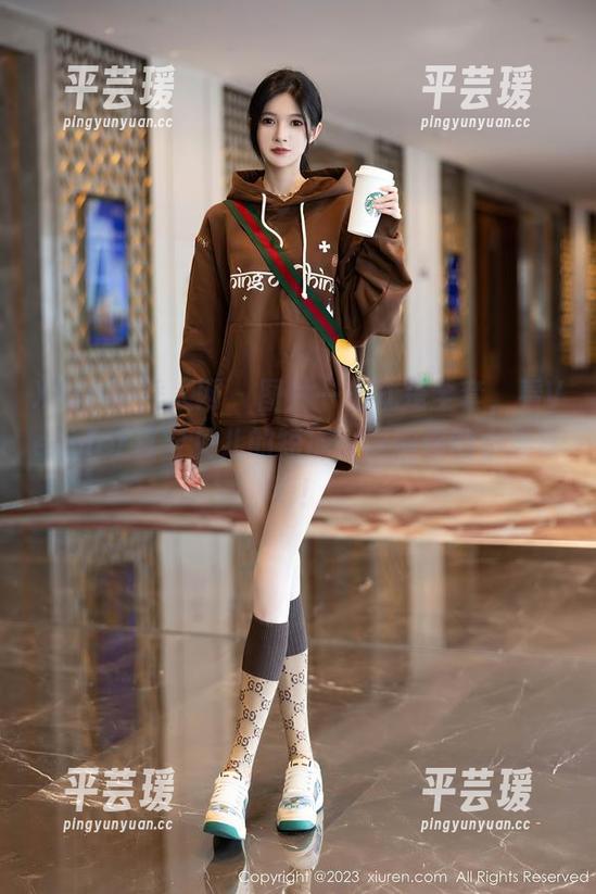 Xiuren秀人网 - 图片一看就是全套，看Vetiver嘉宝贝儿的短裤，觉醒你的小羡慕吧！