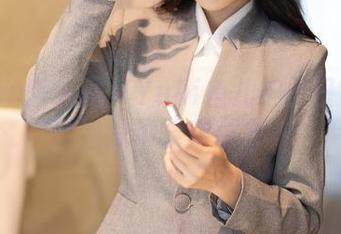 Xiuren秀人网 – Yuki鱼儿护士日常：谁说姐妹不能穿白衣？