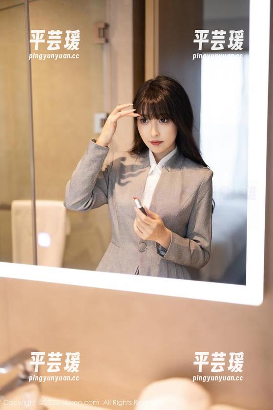 Xiuren秀人网 - Yuki鱼儿护士日常：谁说姐妹不能穿白衣？