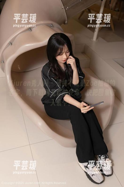 Xiuren秀人网 - 清纯不过是Zoe柚柚的名字，而下载则是你的使命，快把图集收入囊中！