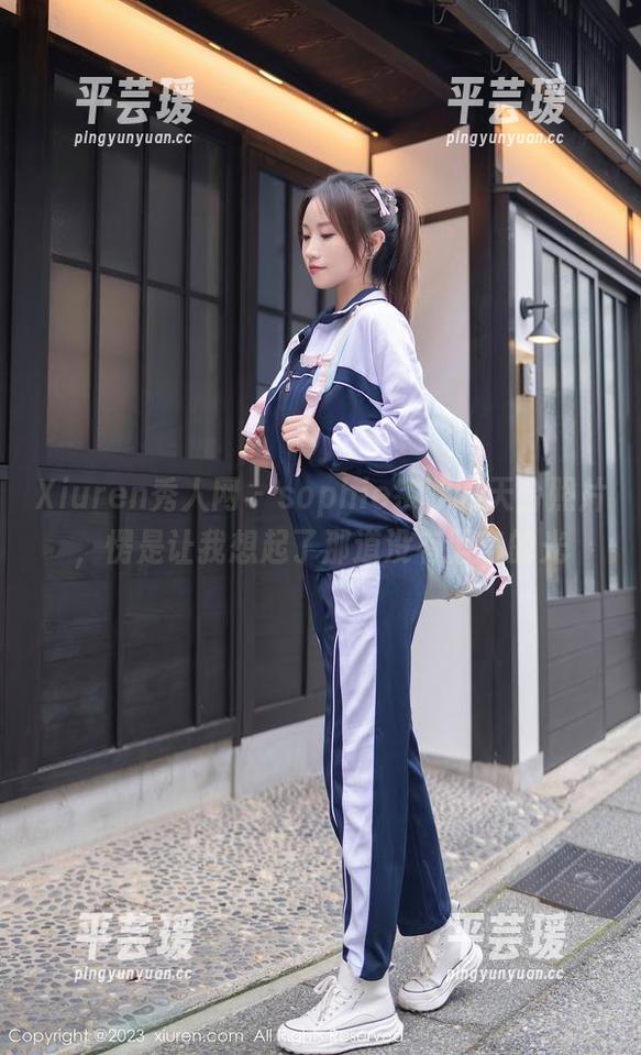 Xiuren秀人网 - sophie余冰的天台照片，愣是让我想起了那道没有语言的光