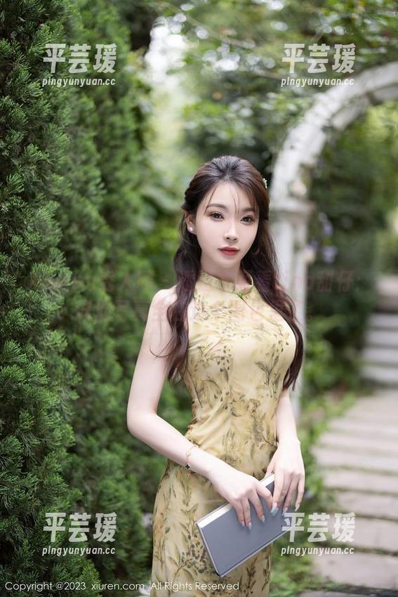 Xiuren秀人网 - 透过水面看tina甜仔：泳池写真全在这个图包里了。