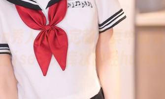 Xiuren秀人网 – 定制写真中的滑稽瞬间：于诺诺ise与死库水的轻humor对决！