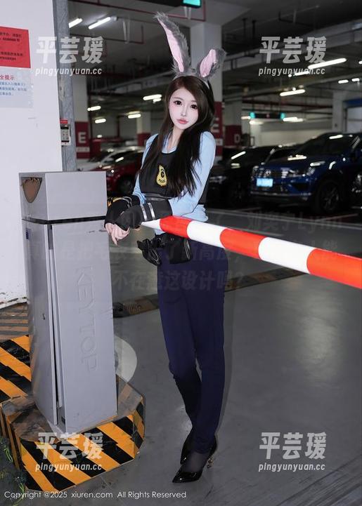 Xiuren秀人网 - 原图来了，刘奕宁Lynn真的是把毛衣穿出了新高度，真的有人能不在意这设计吗？