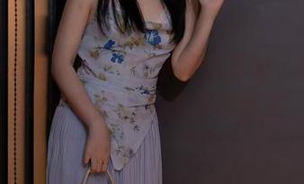 Xiuren秀人网 – 刘婷婷的圣诞：看图片，嘴角微微上扬的那种暖意。