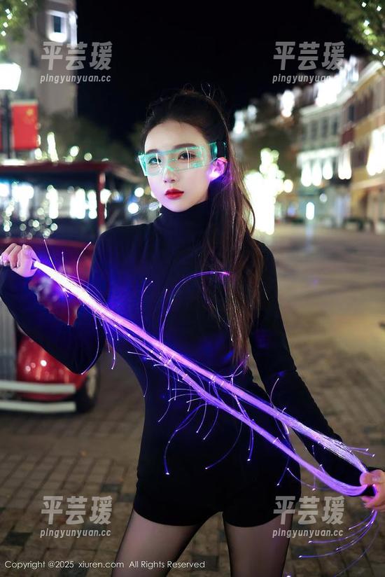 Xiuren秀人网 - 高清图片再造少女力量！周慕汐教你如何不被水瓶砸中。