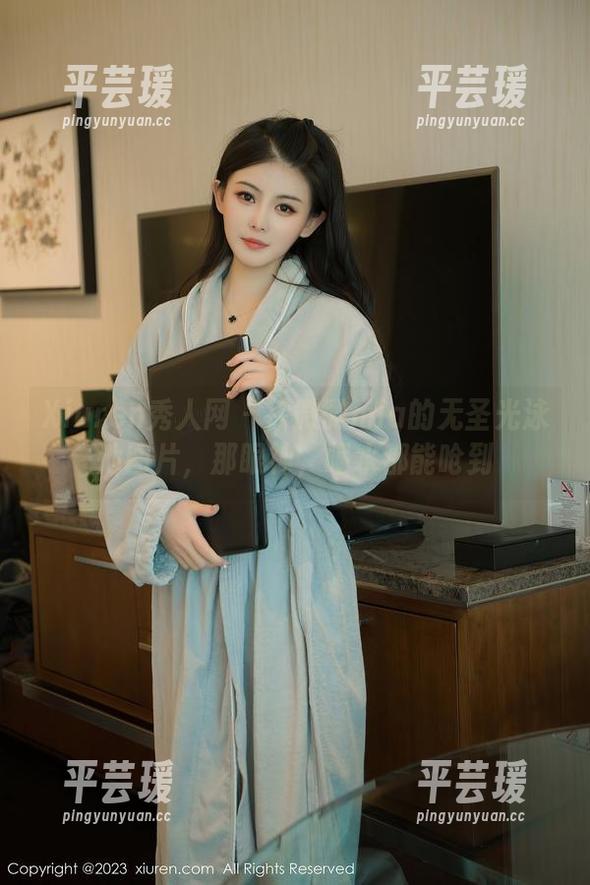 Xiuren秀人网 - 徐微微mia的无圣光泳池图片，那眼神，喝水都能呛到