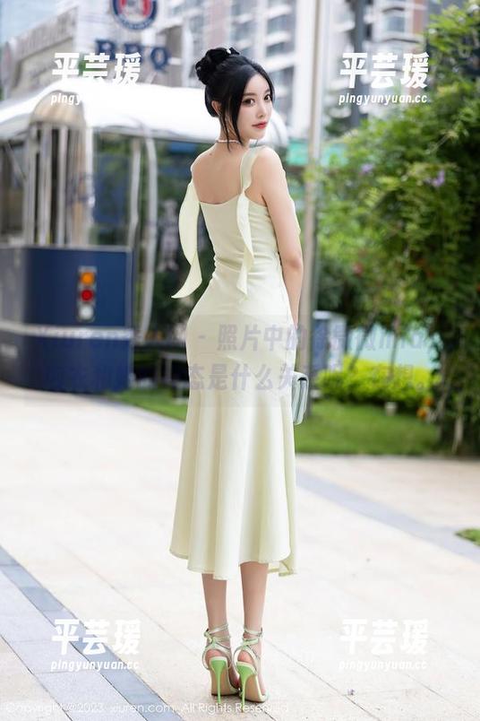 Xiuren秀人网 - 照片中的徐微微mia，内衣和她的神态是什么关系呢？在想。