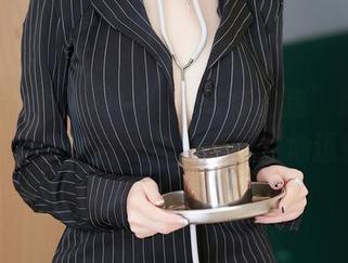 Xiuren秀人网 – ‘想做你的猫’那白丝的姿势，我的目光总是不自主地逗留……