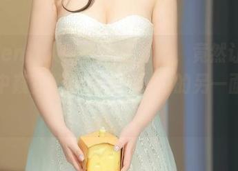 Xiuren秀人网 – 一条长裙，竟然让我在图库中窥见了杨晨晨Yome的另一面，高清得不行。