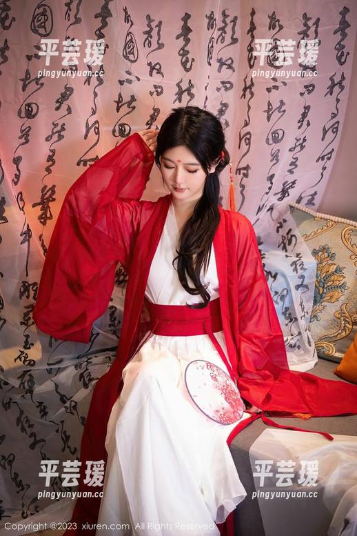 Xiuren秀人网 - 短裤在手，在线晒晒，林文文就是那个自信的女王！