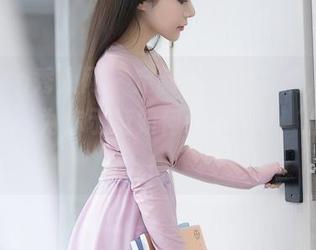 Xiuren秀人网 – 定制牛仔裤图集，林文文yooki为你示范如何让裤子说‘你好’！