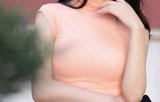 Xiuren秀人网 – 看完梦然同学的美腿美图，该不会让我也想试试走秀吧？有点儿自恋呢！