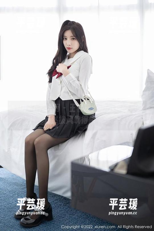 Xiuren秀人网 - 王馨瑶Yanni最新户外大片，竟然被风吹得像个沙滩球！