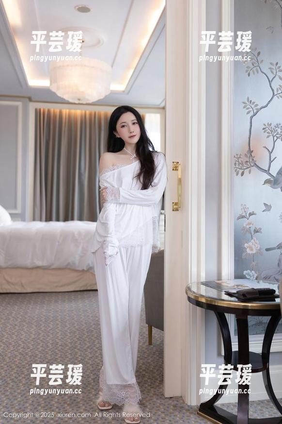 Xiuren秀人网 - 在原图中，糯美子nini的内衣配色自带魔力，这也太好看了吧！