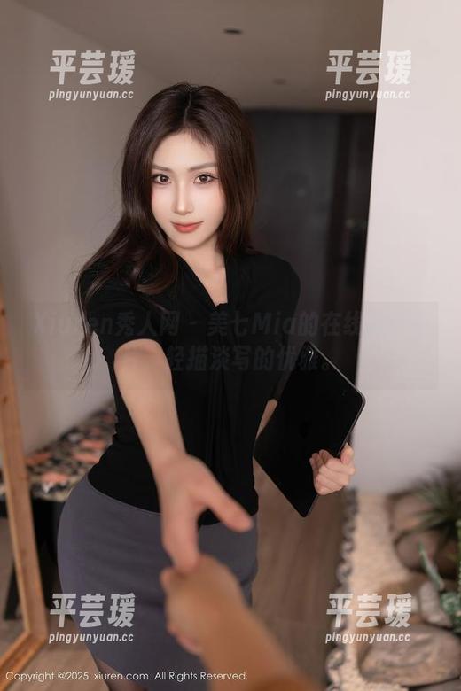 Xiuren秀人网 - 美七Mia的在线黑色大片，轻描淡写的优雅。