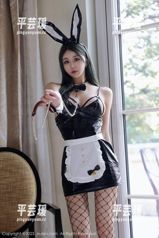 Xiuren秀人网 - 苏苏阿的天台秀：最新图册，谁还不是个闲人呢？