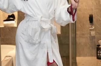 Xiuren秀人网 – 萝莉悠悠酱的制服原图，这根本不是我印象中的校服啊！