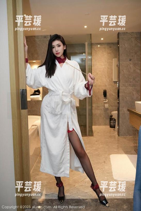 Xiuren秀人网 - 萝莉悠悠酱的制服原图，这根本不是我印象中的校服啊！