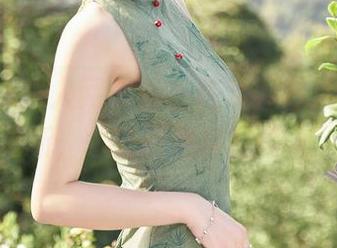 Xiuren秀人网 – 哇，陈芊儿泳池美图再更新，水花四溅真是撩人。